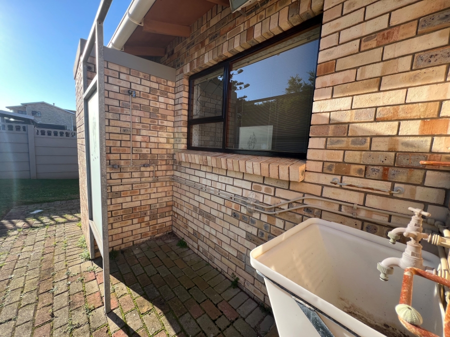 3 Bedroom Property for Sale in Wavecrest Eastern Cape